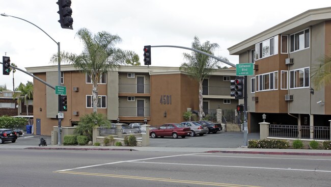 Park Collwood in San Diego, CA - Foto de edificio - Building Photo