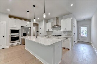 202 Holsten Ln in Johns Creek, GA - Building Photo - Building Photo