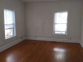 11 E State St, Unit 2 in Gloversville, NY - Building Photo - Building Photo