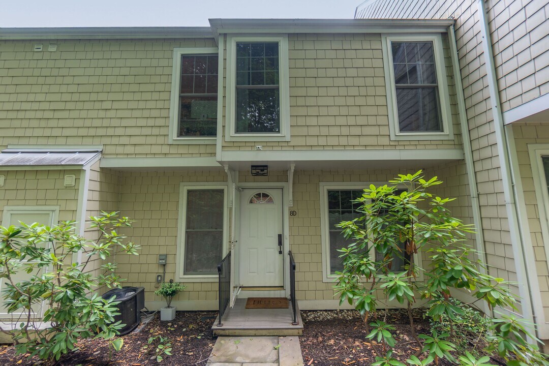 237 Weaver St in Greenwich, CT - Building Photo