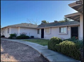 444 W Ivyglen St, Unit 4 in Mesa, AZ - Building Photo