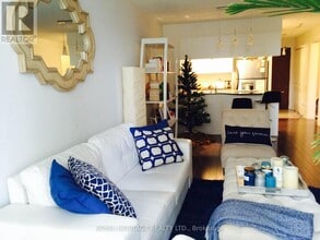 4090 Living Arts Dr in Mississauga, ON - Building Photo - Building Photo