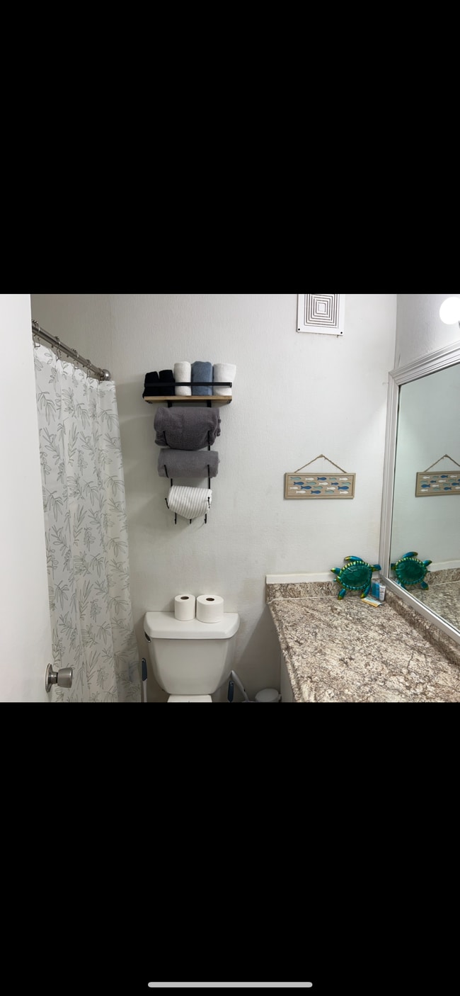 8817 S Thomas Dr in Panama City Beach, FL - Building Photo - Building Photo