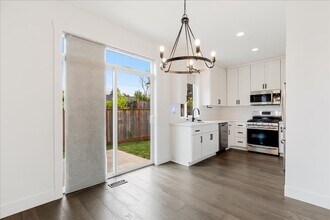 4147 SW Amelia Ter in Beaverton, OR - Building Photo - Building Photo