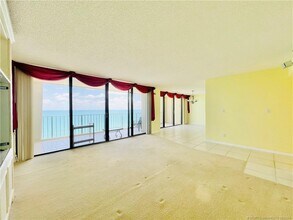 8750 S Ocean Dr in Jensen Beach, FL - Building Photo - Building Photo