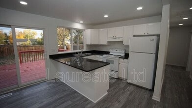 15559 E Bates Ave in Aurora, CO - Foto de edificio - Building Photo