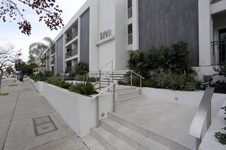 Miracle Mile Terrace Apartments in Los Angeles, CA - Foto de edificio - Building Photo