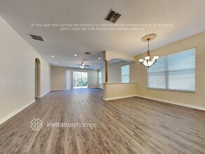 27609 Edenfield Dr in Wesley Chapel, FL - Foto de edificio - Building Photo