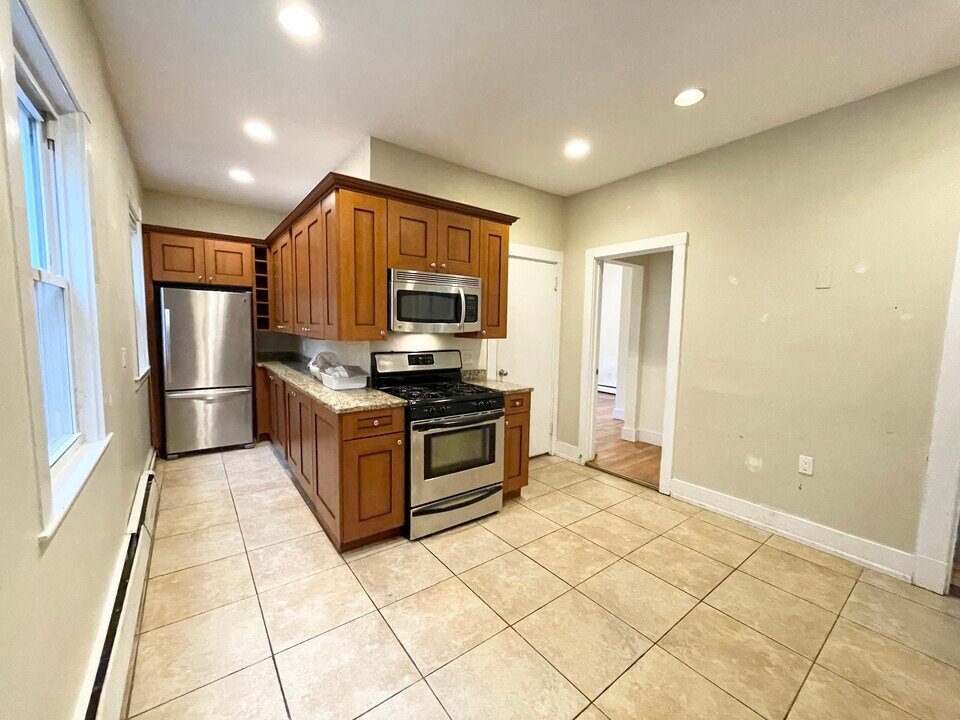 72 Calumet St, Unit 2 in Boston, MA - Building Photo