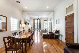 1208 Carondelet St in New Orleans, LA - Building Photo - Building Photo