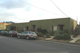 4404-4410 Clayton Ave in Los Angeles, CA - Building Photo - Building Photo