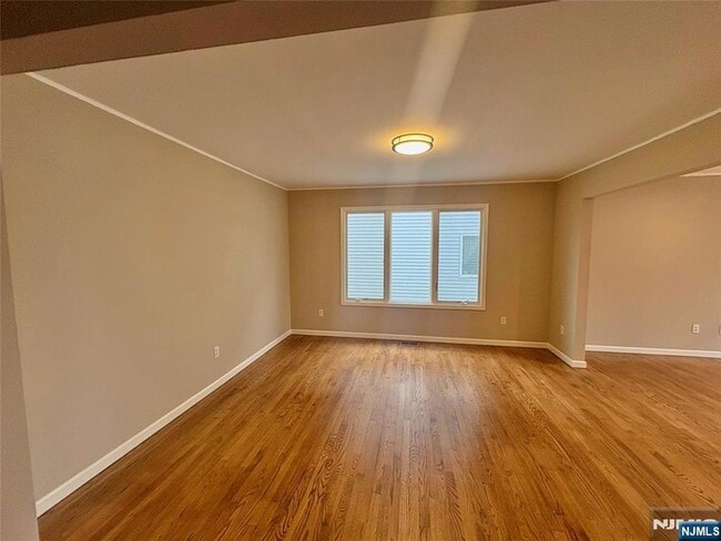 32 Orchard St in Garfield, NJ - Foto de edificio - Building Photo