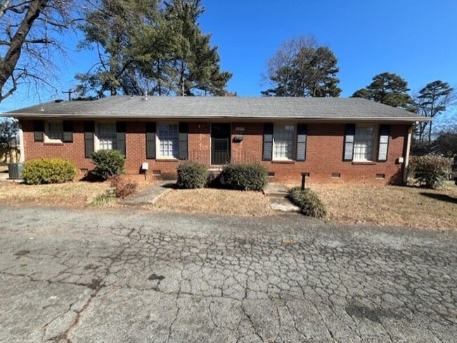 property at 2923 Amity Garden Ct