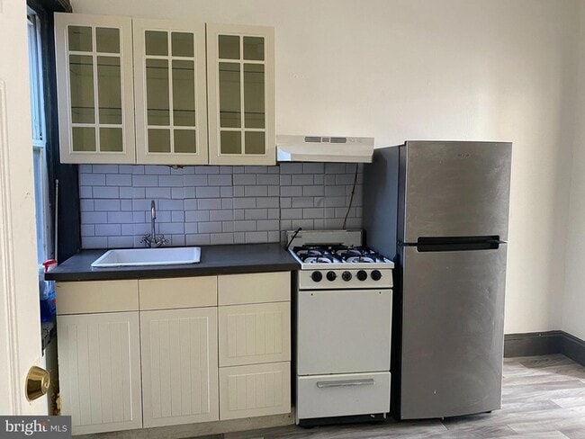 property at 3258 N Park Ave