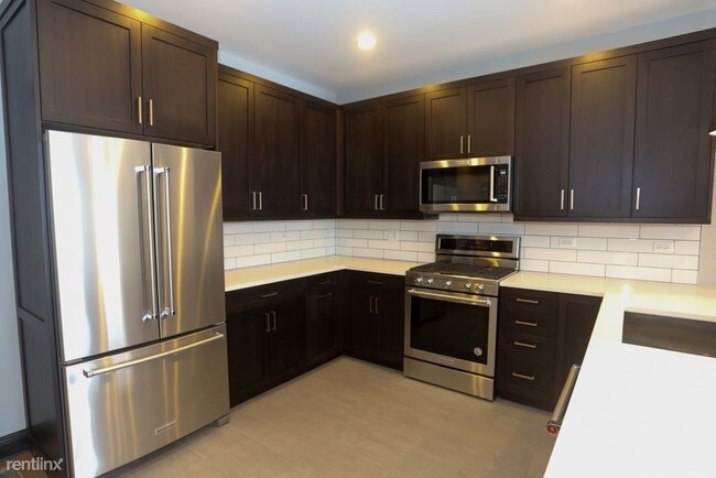 4326 N Ashland Ave-Unit -Unit TH in Chicago, IL - Building Photo - Building Photo