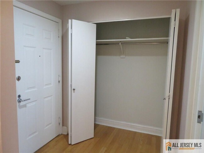 1 Spring St in New Brunswick, NJ - Building Photo - Building Photo