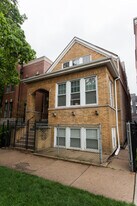 1654 W Melrose St in Chicago, IL - Building Photo