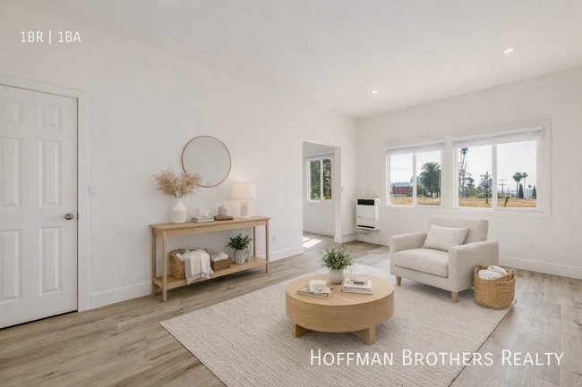 1623 N Mariposa Ave