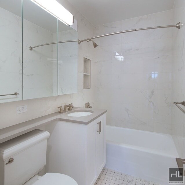 20 W 64th St-Unit -31J in New York, NY - Building Photo - Building Photo