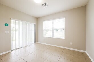 31 NE 9th Pl in Cape Coral, FL - Building Photo - Building Photo