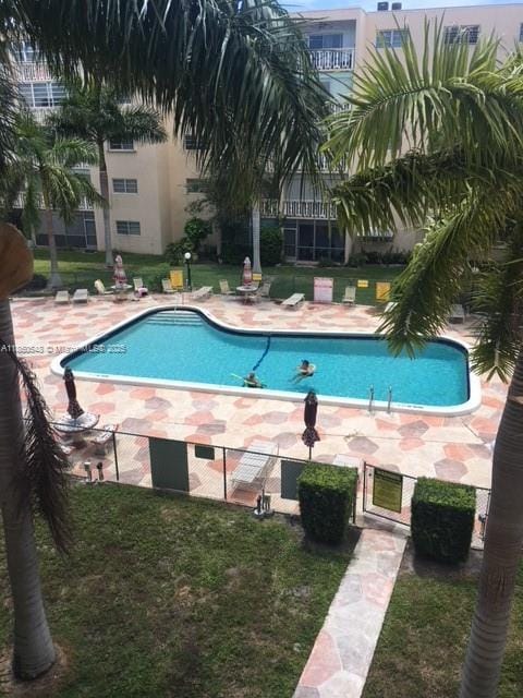 232 NE 12th Ave in Hallandale Beach, FL - Building Photo - Building Photo