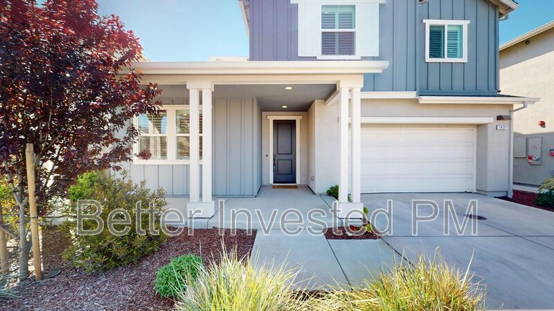 1437 Oak Cir in Rohnert Park, CA - Foto de edificio