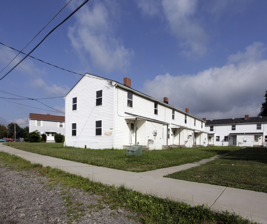 9639 Community Rd in Windham, OH - Building Photo