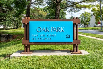 Oak Park Manor in Des Moines, IA - Building Photo - Building Photo