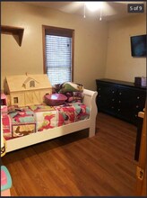 215 E New Melville Rd in Willard, MO - Foto de edificio - Building Photo