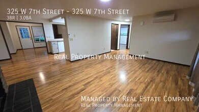 325 W 7th St in La Center, WA - Building Photo - Building Photo