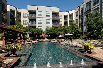 Ambrose in Dallas, TX - Foto de edificio - Building Photo
