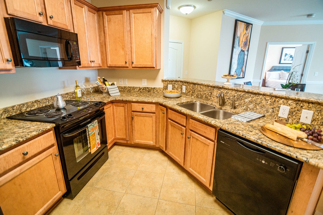 Manor in Pineville, NC - Building Photo