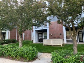 20303 Beechwood Ter, Unit 103 in Ashburn, VA - Building Photo