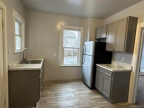 400 Dyckman St in Peekskill, NY - Building Photo - Building Photo