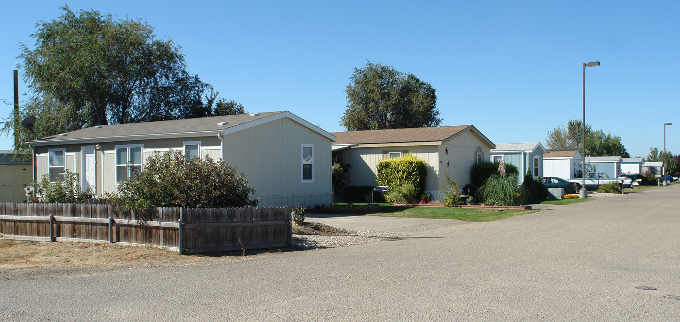 Kings Court in Nampa, ID - Building Photo