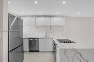 1331 Lincoln Rd in Miami Beach, FL - Building Photo - Building Photo