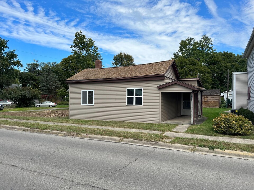 1004 W Sandusky Ave in Bellefontaine, OH - Building Photo