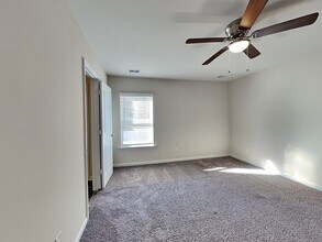 114 Boat Clb Ln in Lexington, SC - Foto de edificio - Building Photo