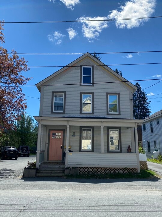 11 Green Street, Unit House in Lebanon, NH - Building Photo