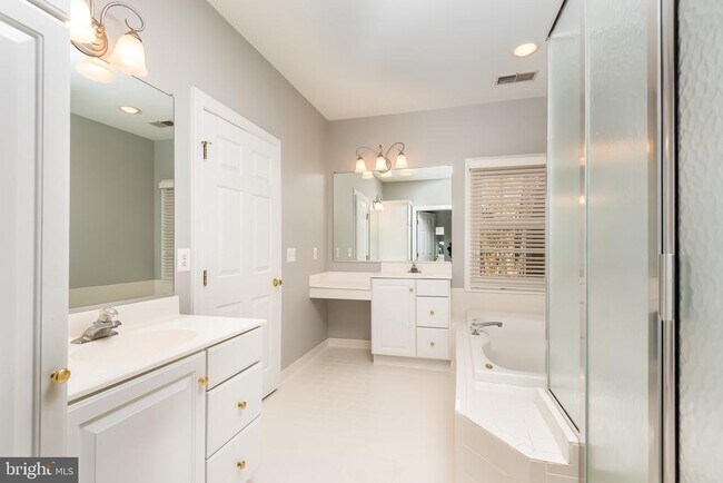 4912 Waple Ln in Alexandria, VA - Building Photo - Building Photo