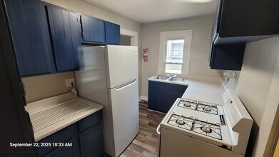 408 Polk Ave in Charleston, IL - Building Photo - Building Photo