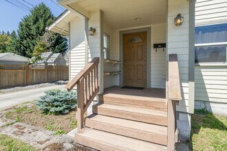 815 E Rio Vista Ave in Burlington, WA - Building Photo - Building Photo