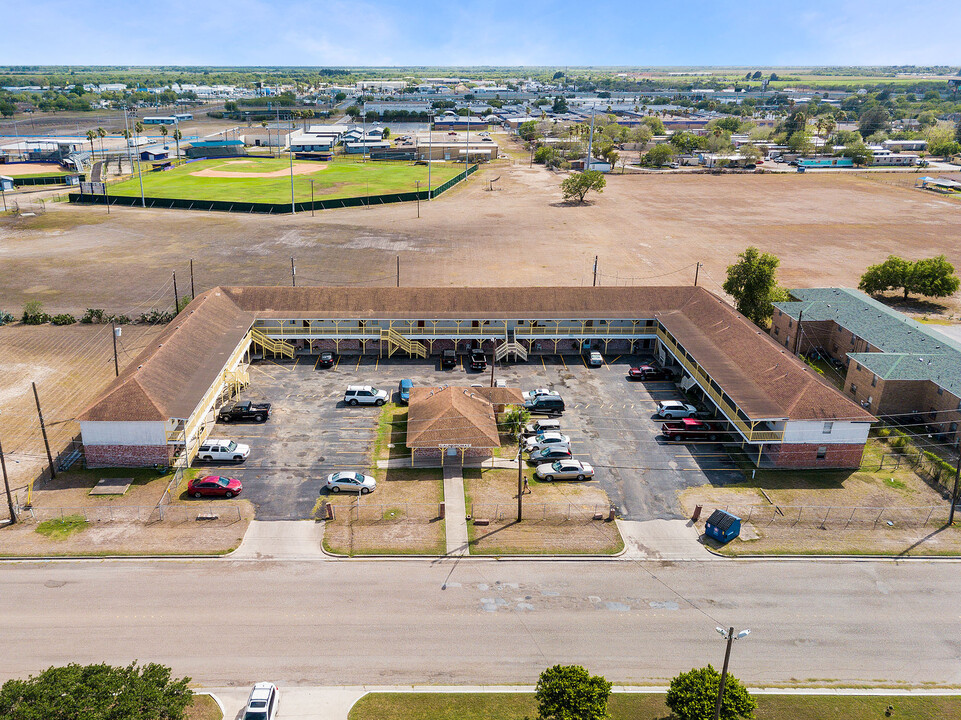 2095 La Palma St in San Benito, TX - Building Photo