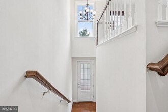 10290 Greenspire Dr in Oakton, VA - Foto de edificio - Building Photo