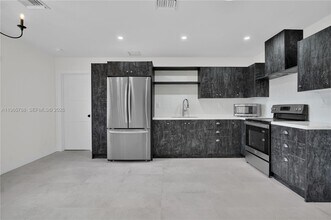 5980 SW 40th Ave in Dania Beach, FL - Building Photo - Building Photo