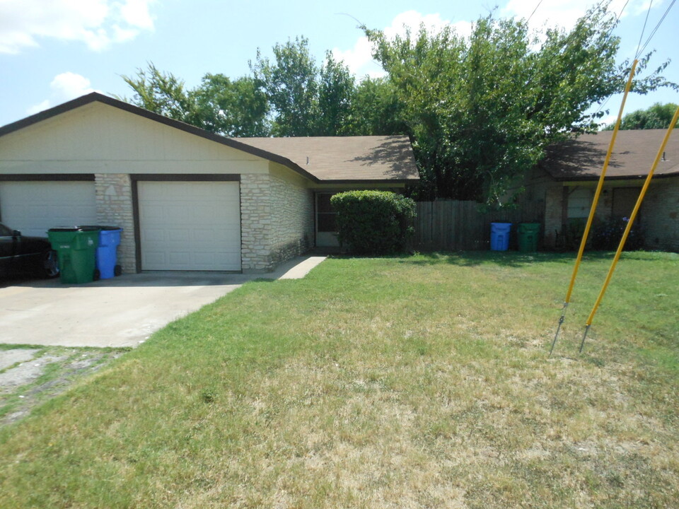 205 2nd in Pflugerville, TX - Building Photo