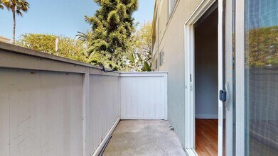 2611 Ocean Ave in Los Angeles, CA - Building Photo - Building Photo