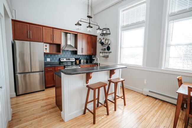 1251 Congress St in Portland, ME - Building Photo - Building Photo