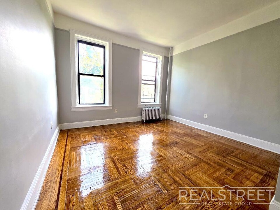 234 Linden Blvd, Unit 1D in Brooklyn, NY - Building Photo