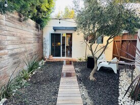 9048 Hargis St, Unit Back house in Los Angeles, CA - Building Photo